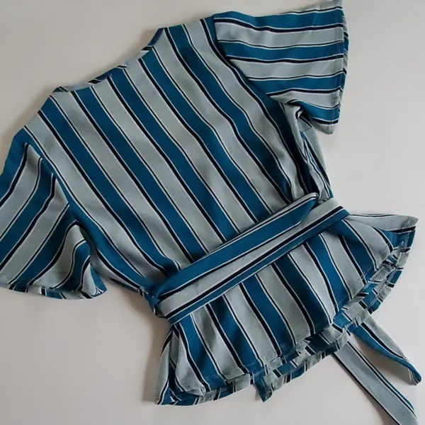 Charlotte russe striped blouse size medium - Image 7