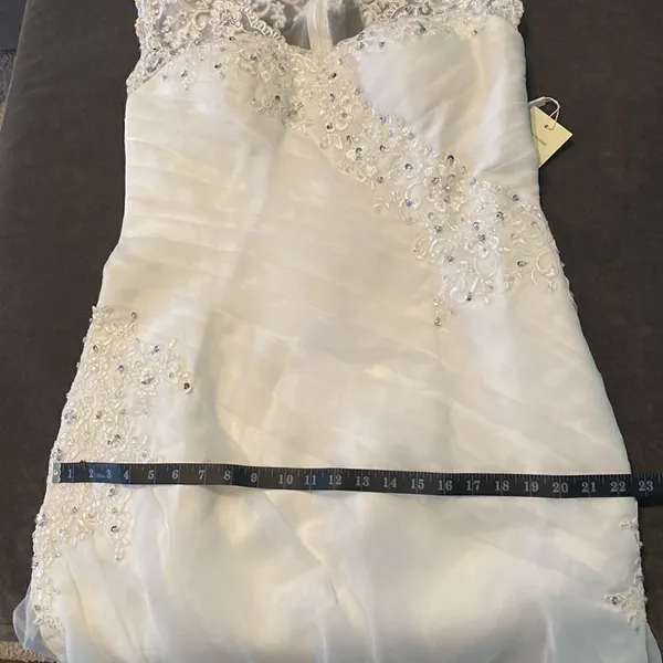 Women’s Wedding Dress Mermaid Fit Zip Up Back Small Train Size 14 NWT - Image 11