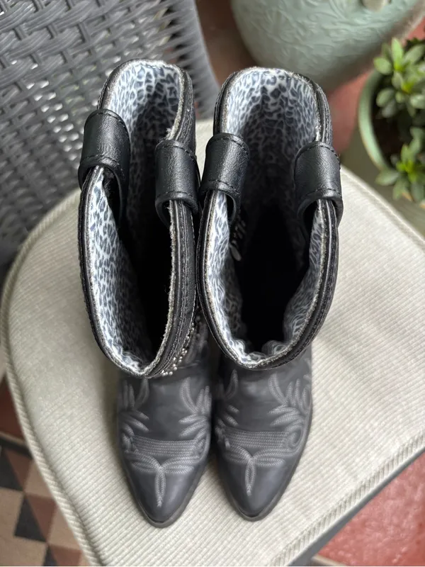 Cheyenne Women's Black Western Studded Heeled Boots Size 6.5 - Image 7