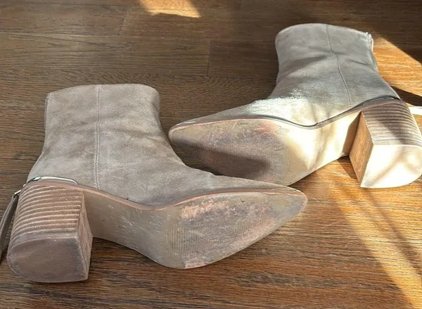 Steve Madden suede booties.Size 8, color grey/ clay. Excellent condition. - Image 3