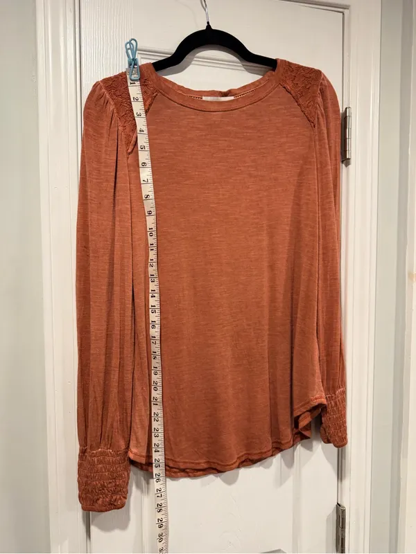 NWT Knox Rose Size M Rust Lace Shoulder Smocked Cuff Long Sleeve Boho Top - Image 8