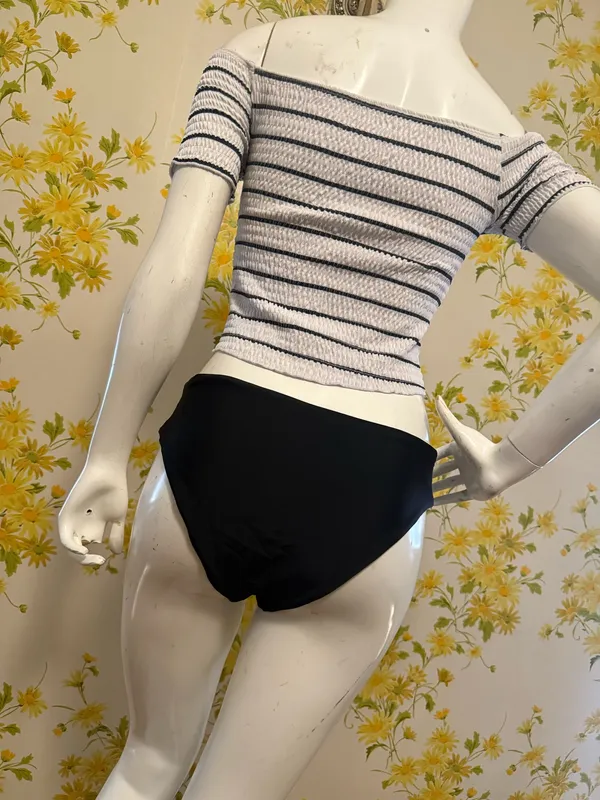 NWOT striped short sleeve off the shoulders Bikini set size M - Image 4