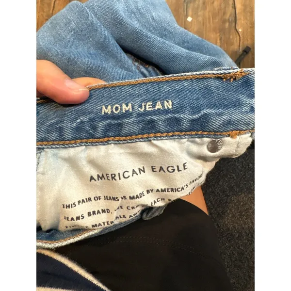 American Eagle distressed ripped knee Mom Jeans - Image 3