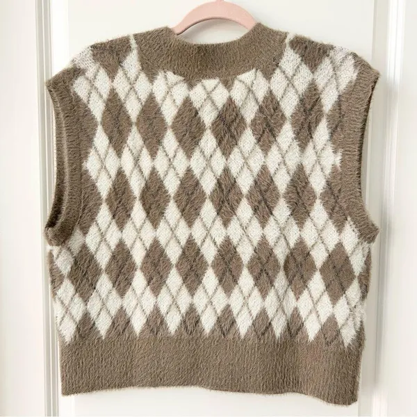 NWT William Rast Tan Argyle Sweater Vest Medium - Image 4