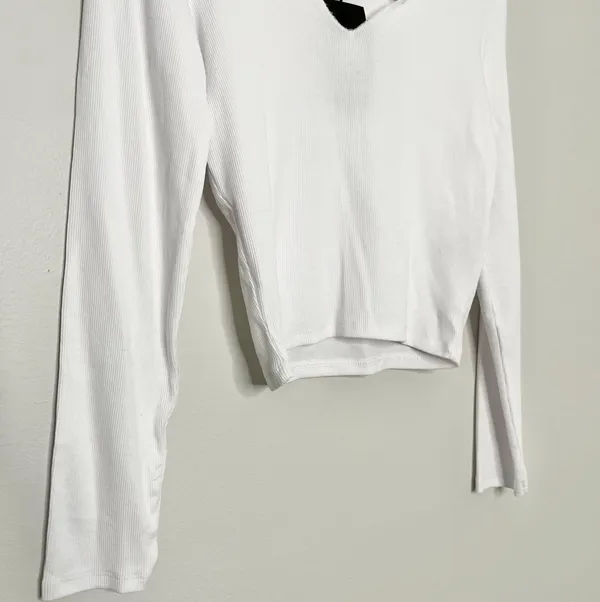 NWT Jane Notch Neck Long Sleeve Cropped Top in White Size Medium - Image 10
