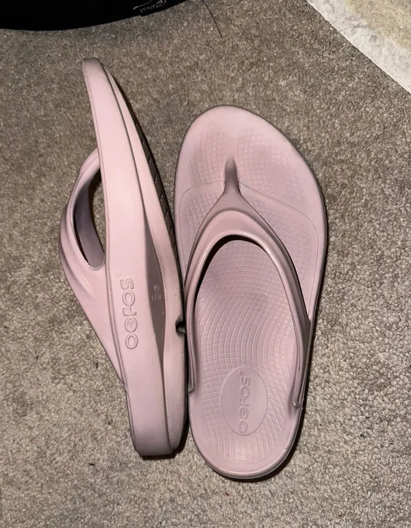 oofos recovery sandals Size 7 - Image 2