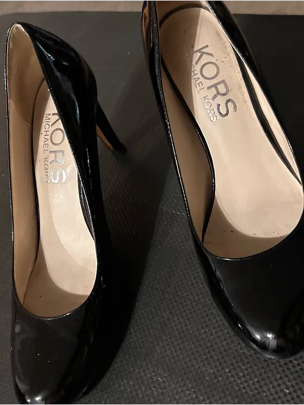 Michael Kors Black Patent Leather Round Toe Pumps 8M - Image 5