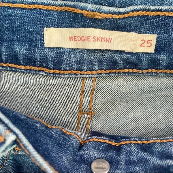 Levi’s Wedgie Skinny Jeans Button Fly‎ Distressed - Image 5