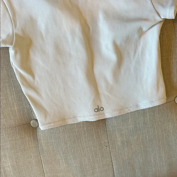 Alo Yoga White Ribbed Cropped Tee Savvy Short Sleeve Workout Tee Size Small - Image 6