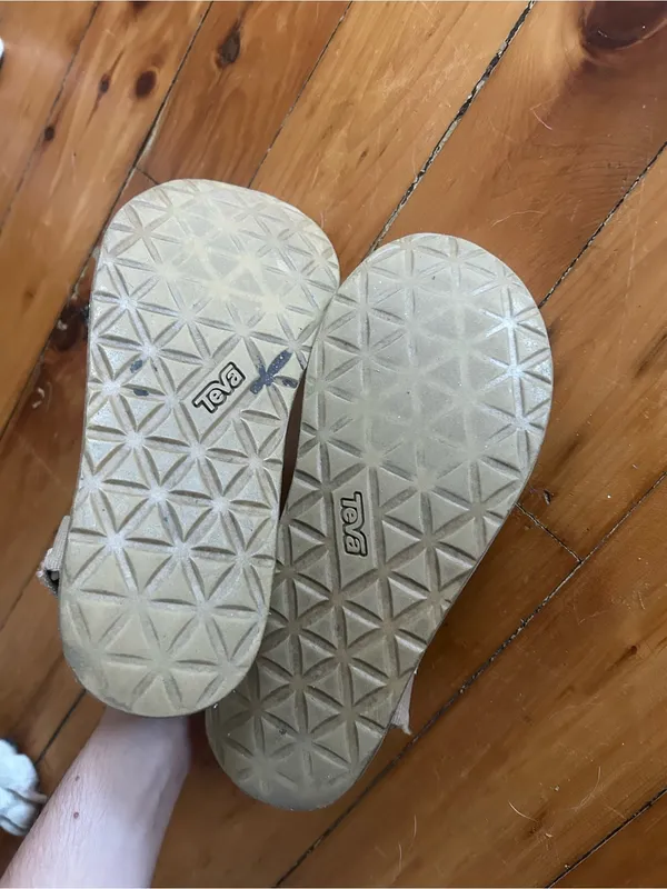 Teva universal tan beige sandals women’s 7 used see wear - Image 3