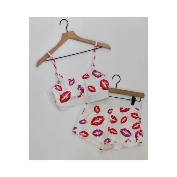 NEW!! HOT LIPS Lipstick Kiss Cropped Loungewear Two‎ Piece Set Top Shorts Small - Image 2