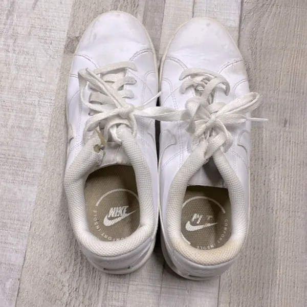 Nike Dad shoes white size 7 - Image 4