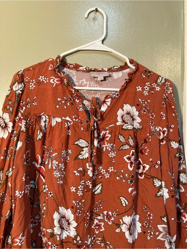 Loft Women's Size Large Petite Blouse Orange White Floral Button Down Ruffle‎ - Image 4