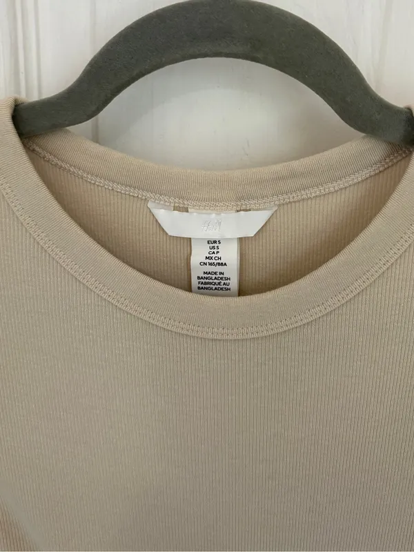 H&M Long Sleeve Crewneck Ribbed Top in Beige - Image 4
