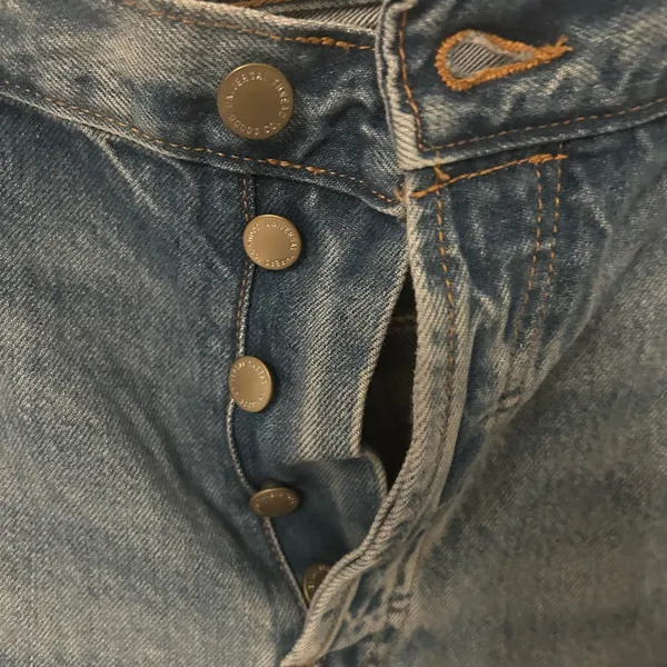 Women’s Universal Threads Mid Rise 90’s Baggy Blue Jeans with gold hardware - Image 9