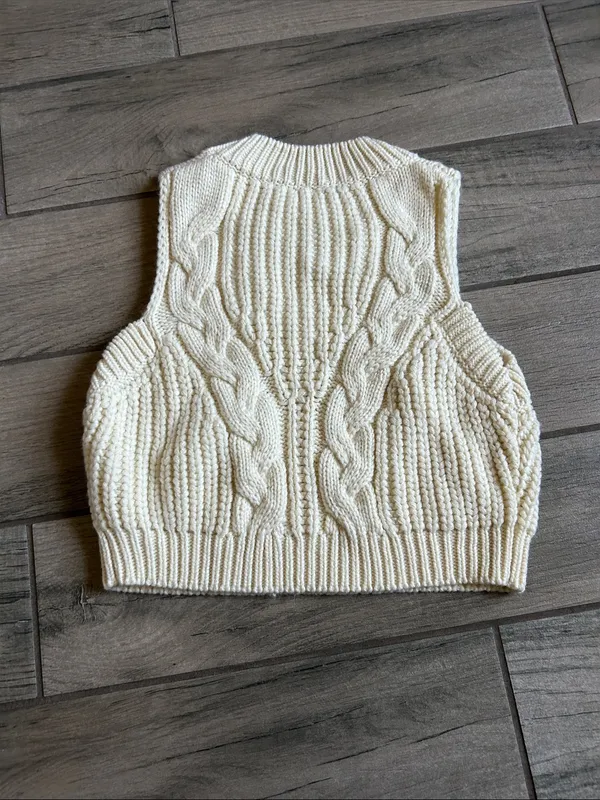 Le Lis Cream Cable-Knit Sleeveless Sweater Vest - Image 4