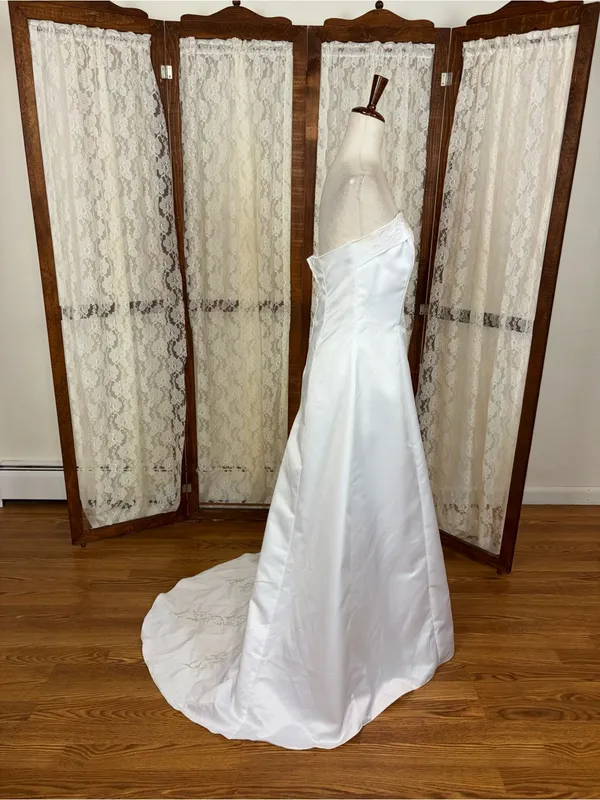 Beautiful Vintage 90s Roberta Bridal Simple Satin Wedding Gown - Image 5