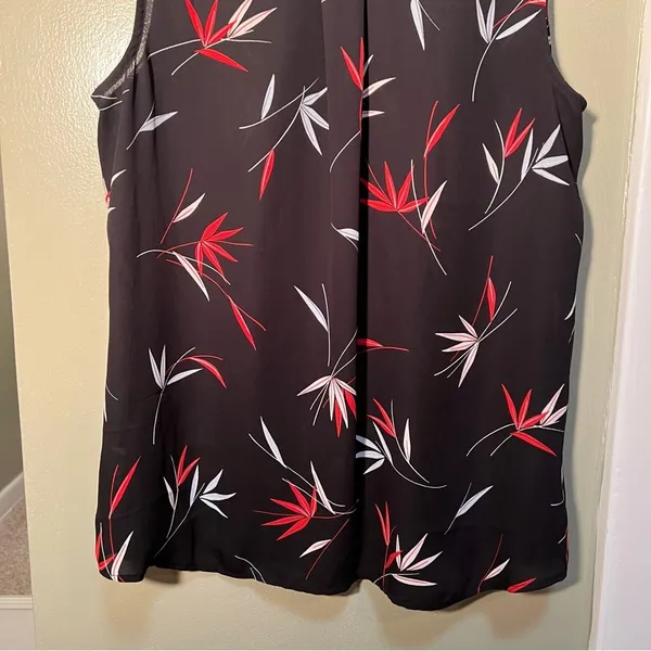 Ann Taylor Women's Size Medium Sleeveless Button Down Blouse Black Red Floral - Image 8