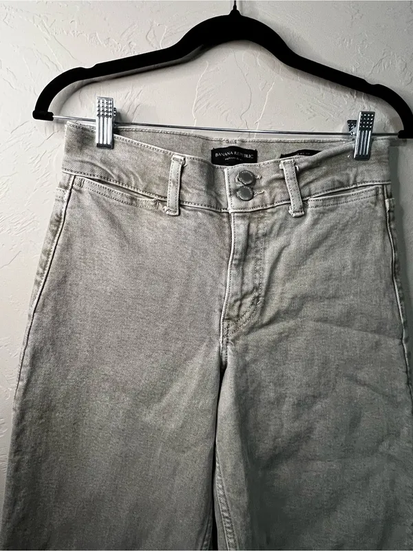 Banana Republic High Rise Wide Leg Cropped Raw Hem Gray Beige Wash Denim Jeans - Image 3