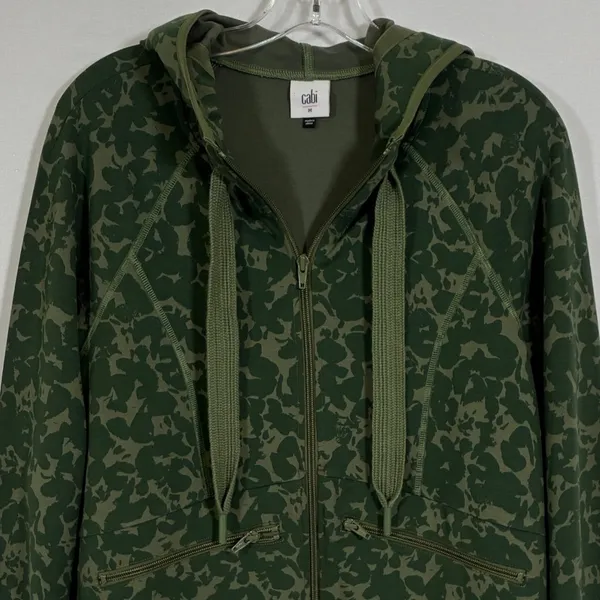 Cabi Marathon Jacket Womens M Green Camo Full Zip Hoodie Thumbholes 6030 - Image 7