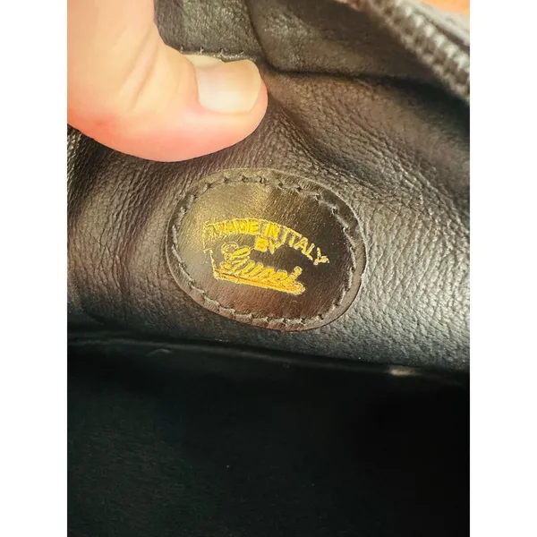 Vintage GUCCI Black Red 1980s Leather Oval Interlocking GG Logo Crossbody Purse - Image 11