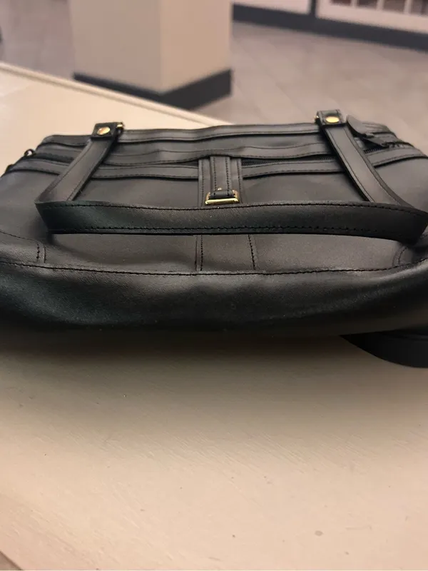 Elegant Black Shoulder Bag with Gold Buckle - Image 7