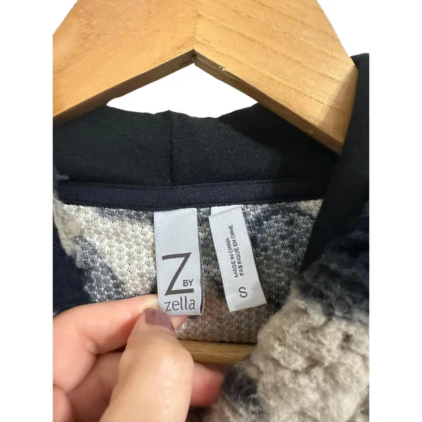 Z by Zella Green‎ Urban Camo Print Faux Shearling Pullover Hoodie Small NEW - Image 4