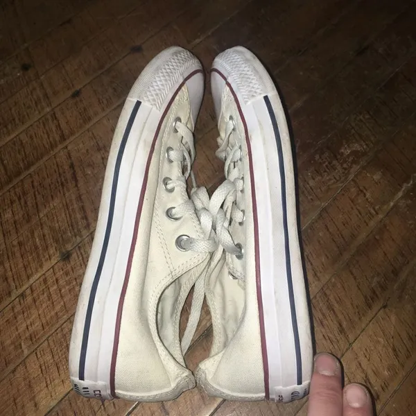 Converse off white low top size 6 classic Chuck Taylor shoes - Image 4