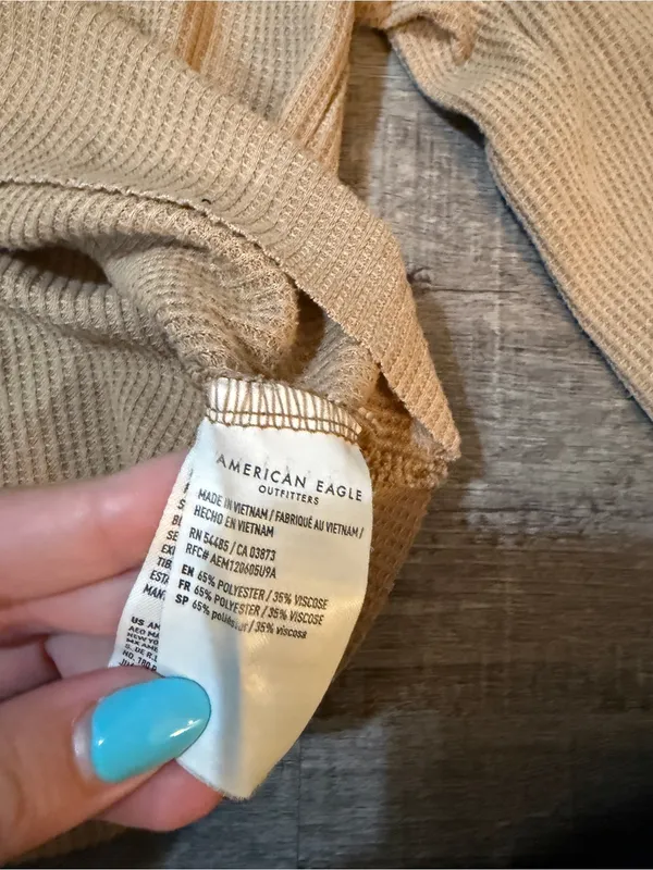 AMERICAN EAGLE Cropped Long-Sleeve Henley T-Shirt in brown - Image 6