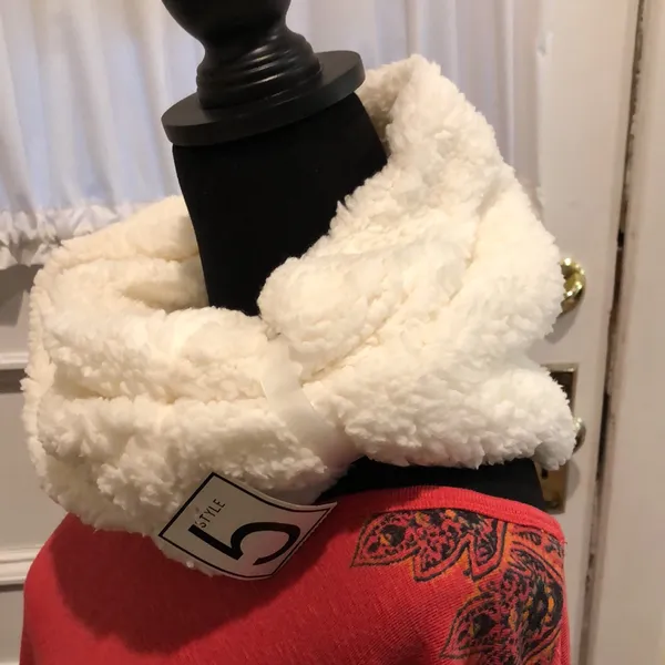 Women’s Ivory Fleece Infinity Scarf / Neck Warmer NWT - Image 3