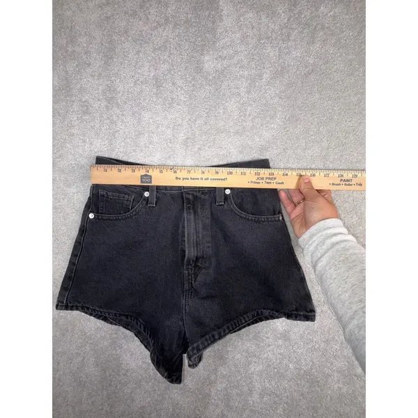 levis high waisted mom shorts black washed 26 - Image 6