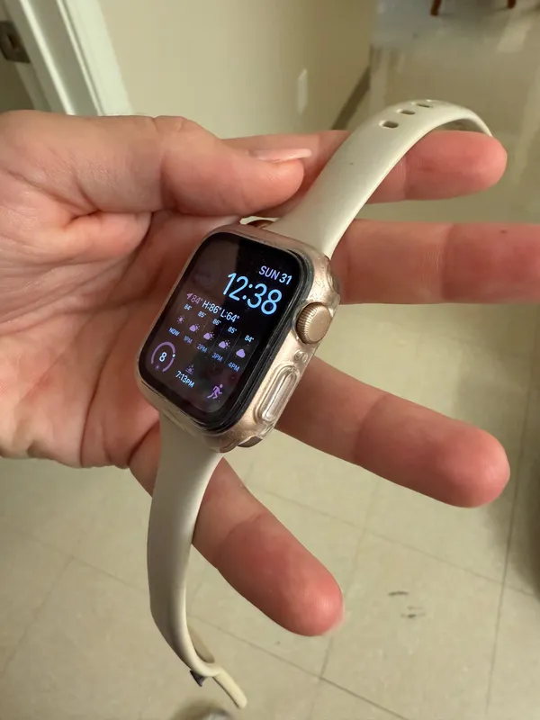 Apple Watch SE 40mm - Image 2