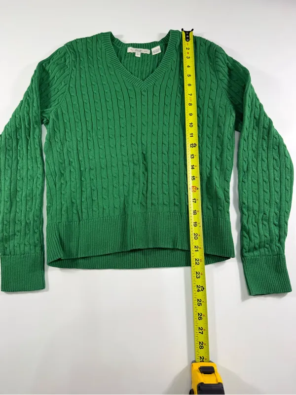 100% Cotton Classic Cable V-Neck Sweater in Green - Image 3