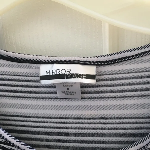 FINAL MARKDOWN Ladies mirror image top medium. - Image 4