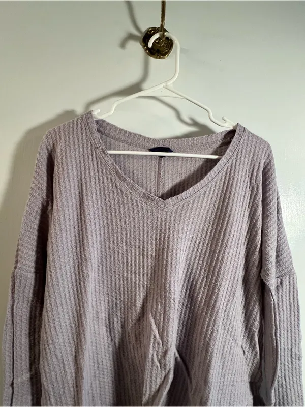 Aeropostale Women’s Size Medium V-Neck Thermal Top‎ Light Purple Lavender Waffle - Image 2