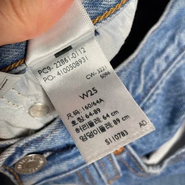 LEVIS Wedgie Light Wash Jeans Button Fly 25 Raw‎ Hem Straight Leg - Image 4