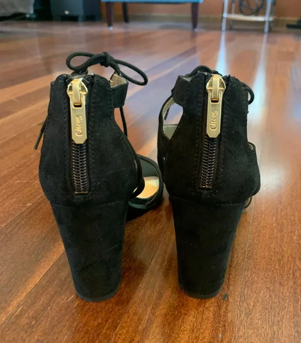 Black Heels - Image 3