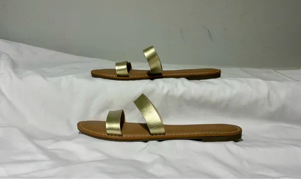 Gap Women's Pale Gold Double Strap Slides Size 10 - Image 3