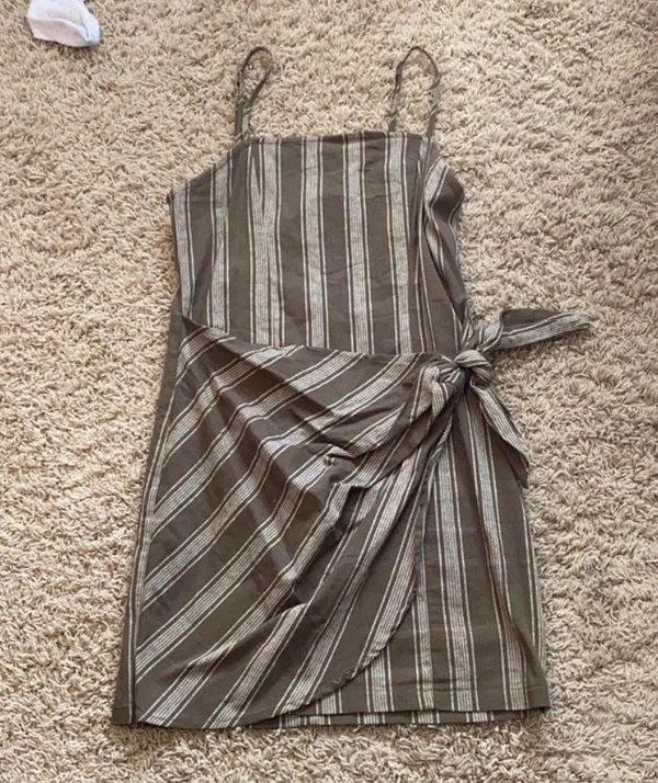 Forever 21 tie front dress - Image 2