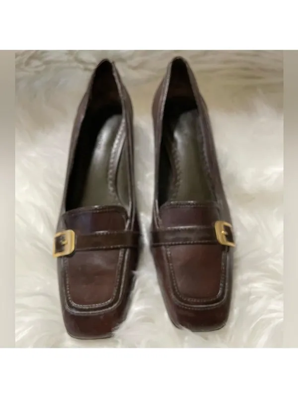 Naturalizer Brown Heels With Brass Buckle Size 7.5 - Image 8