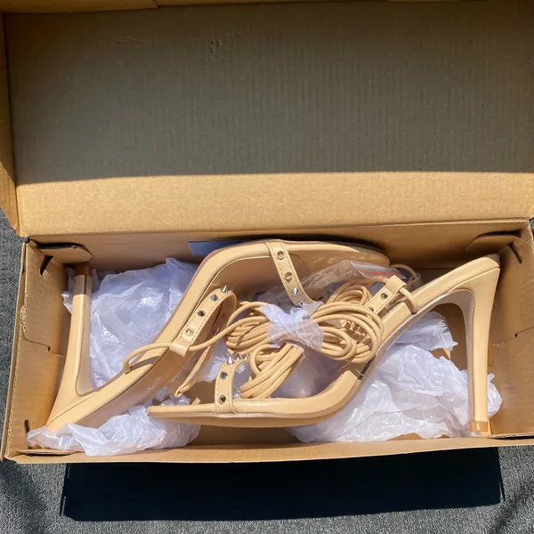 ✨ NEW ShoeDazzle Size 8.5 Nicoletta Nude Beige Studded Strappy Sandals Stilettos Heels $50.00 ✨ - Image 8