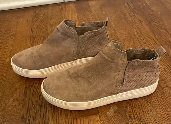 Universal Threads High Top Suede Sneakers - Image 3