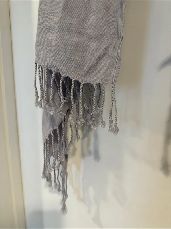 Source Unknown Light Gray/Lilac Fringe Shawl Wrap - Image 3