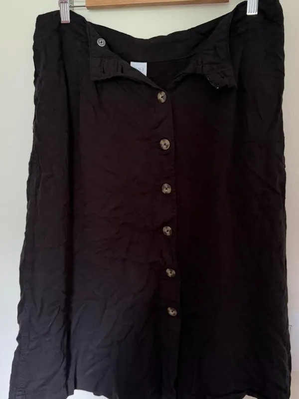 Time & Tru Black Button-Front Skirt - Image 2