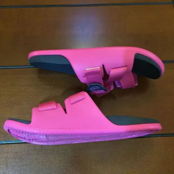 Chaco Women's Chillos Slide Sandals fuschia size 7 - Image 4