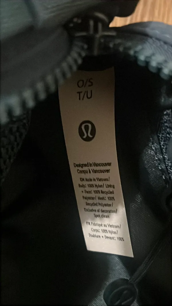 Lululemon Multi pocket Crossbody - Image 3