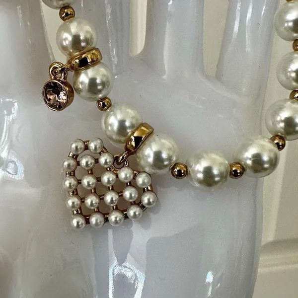 Faux pearl heart charm stretchy bracelet - Image 3