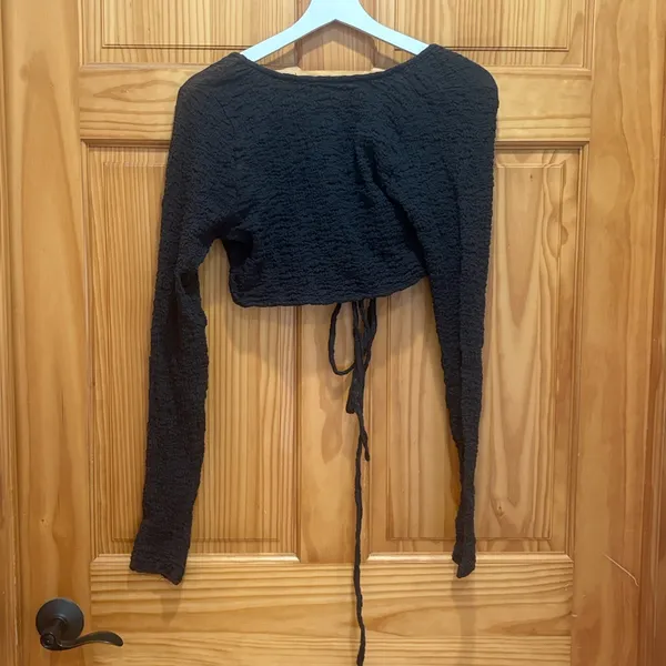 American Eagle Size Small Dark Grey Tie Front Crop Top. - Image 5