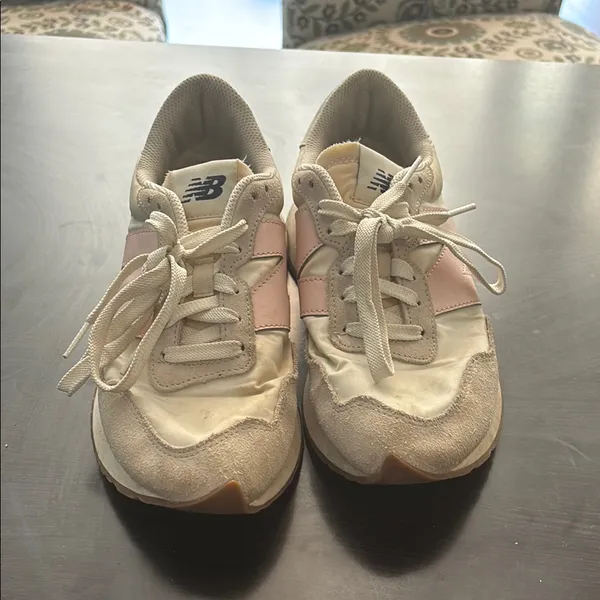 New Balance Pink and Cream Sneakers for‎ Stylish Comfort - Image 2