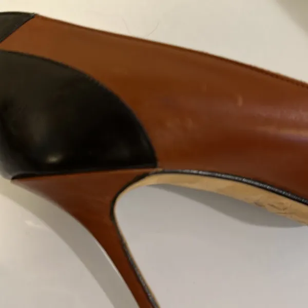 Manolo Blahnik Black and Brown Y2K Leather Geometric Pumps Pointy Toe Heels 39.5 - Image 10
